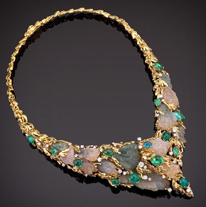 Naszyjnik ze szmaragdami i diamentami wykonany w złocie. Magiczna biżuteria z meteorytem od Gilberta Alberta