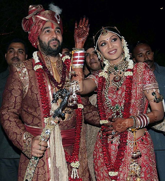 Bollywoodzka aktorka Shilpa Shetty w biżuterii Anmol. Niezwykła indyjska biżuteria ślubna
