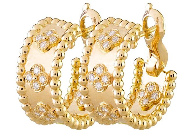 Kolczyki Van Cleef & Arpels z „koniczyną” w żółtym złocie z diamentami. Złote koraliki Van Cleef & Arpels 