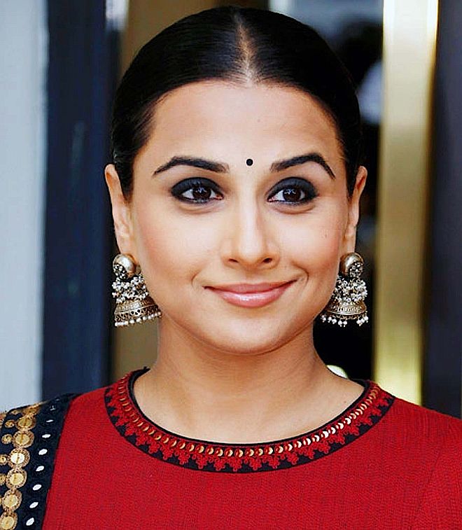 Aktorka Bollywood Vidya Balan, kolczyki Amrapali. Gorączka czerwonego dywanu Cannes