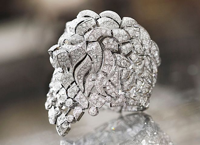 Pierścień Chanel z majestatyczną głową lwa. Nowa kolekcja biżuterii Chanel: pod znakiem lwa