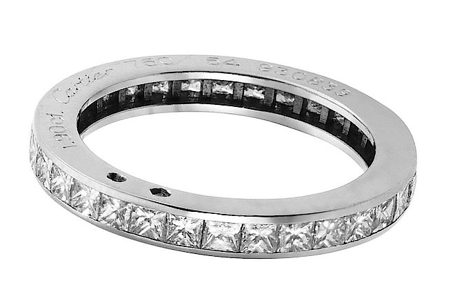  Obrączka eternity Cartier z diamentami w szlifie princessa w platynie. Obrączki eternity: biżuteria na zawsze
