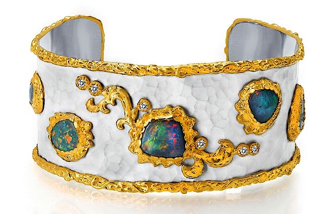 Bransoletka z opalami Victor Velyan w żółtym złocie i czystym srebrze. Trendy w biżuterii 2013: opal