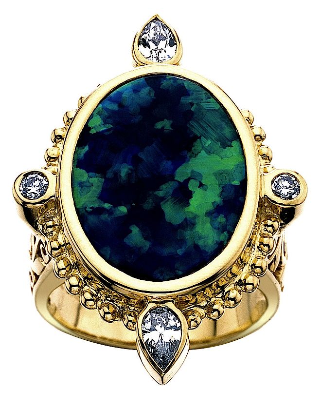 Pierścień z opalem o masie prawie 10 karatów, w żółtym złocie, Paula Crevoshay. Trendy w biżuterii 2013: opal