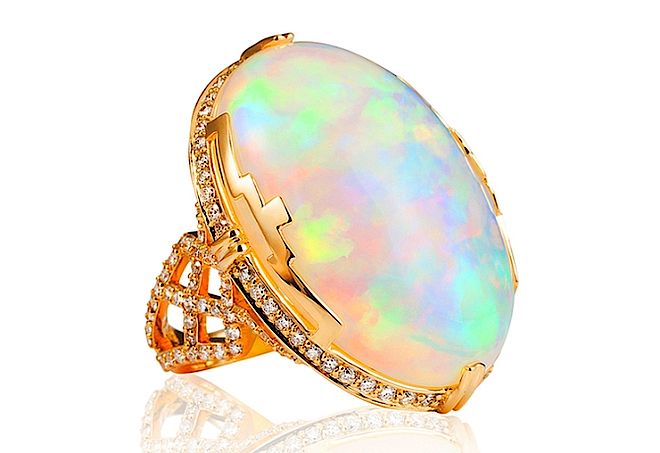 Pierścionek Goshwara z opalem i diamentami. Trendy w biżuterii 2014. Zobacz, co będzie modne