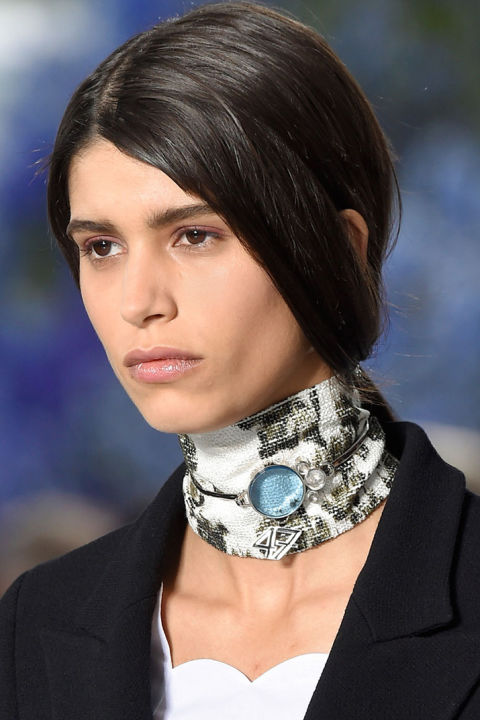 hbz-ss2016-trends-jewelry-collarbone-necklaces-dior-clp-rs16-1701