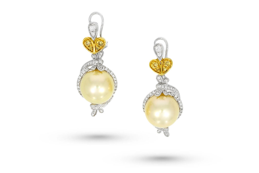 kolczyki marki EM z motywem serca ze złotymi perłami South Sea i brylantami-białe i żółte złoto18k